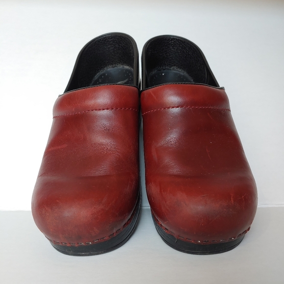 Dansko Shoes - Dansko reddish brown clogs